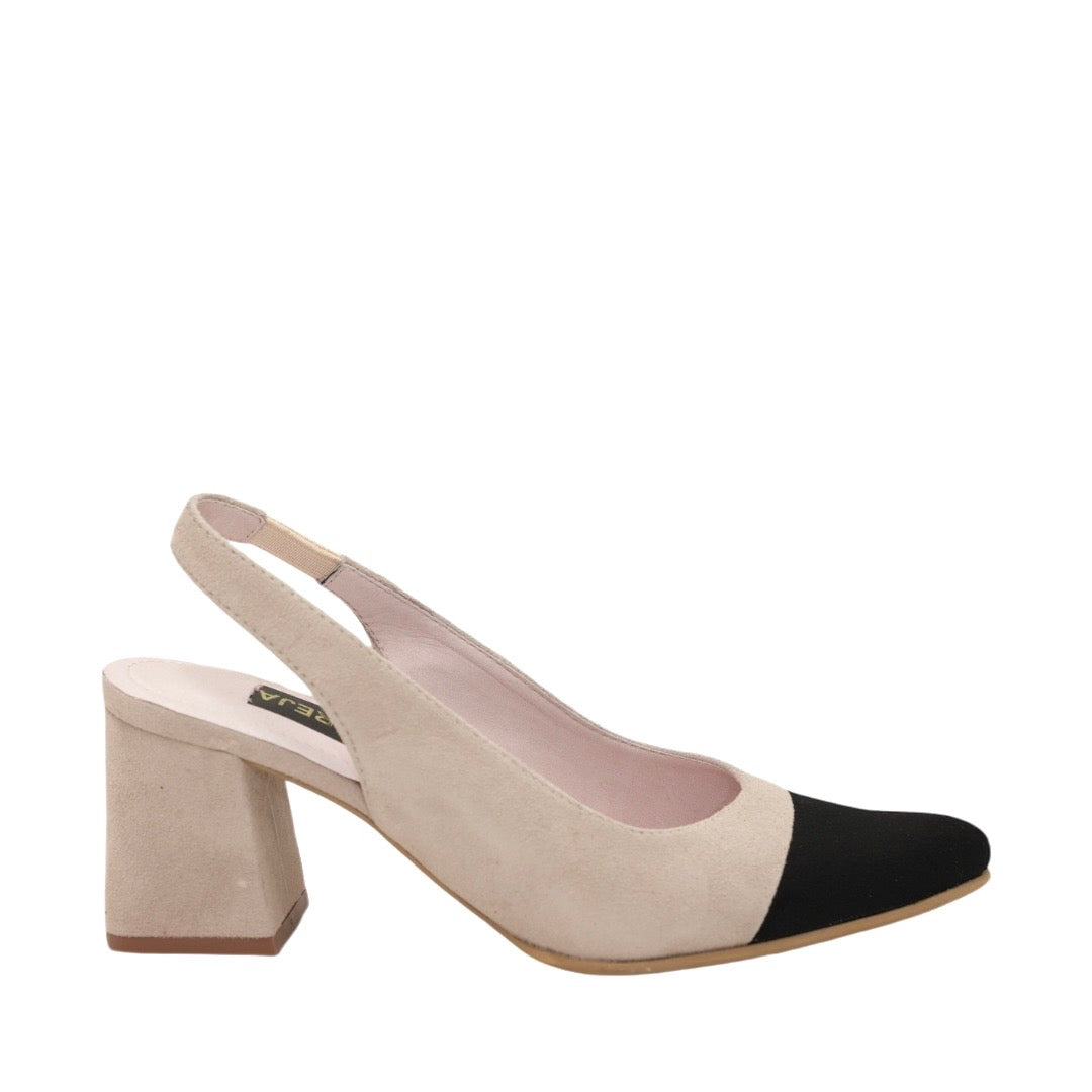 Zapatilla Chanel descalza