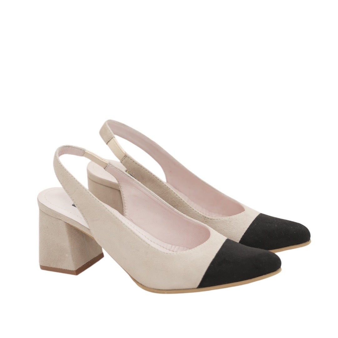 Zapatilla Chanel descalza